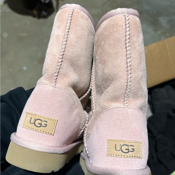 UGG Women's Classic Short II boots in seashell pink suede and sheepskin - Picture 5 of 7
